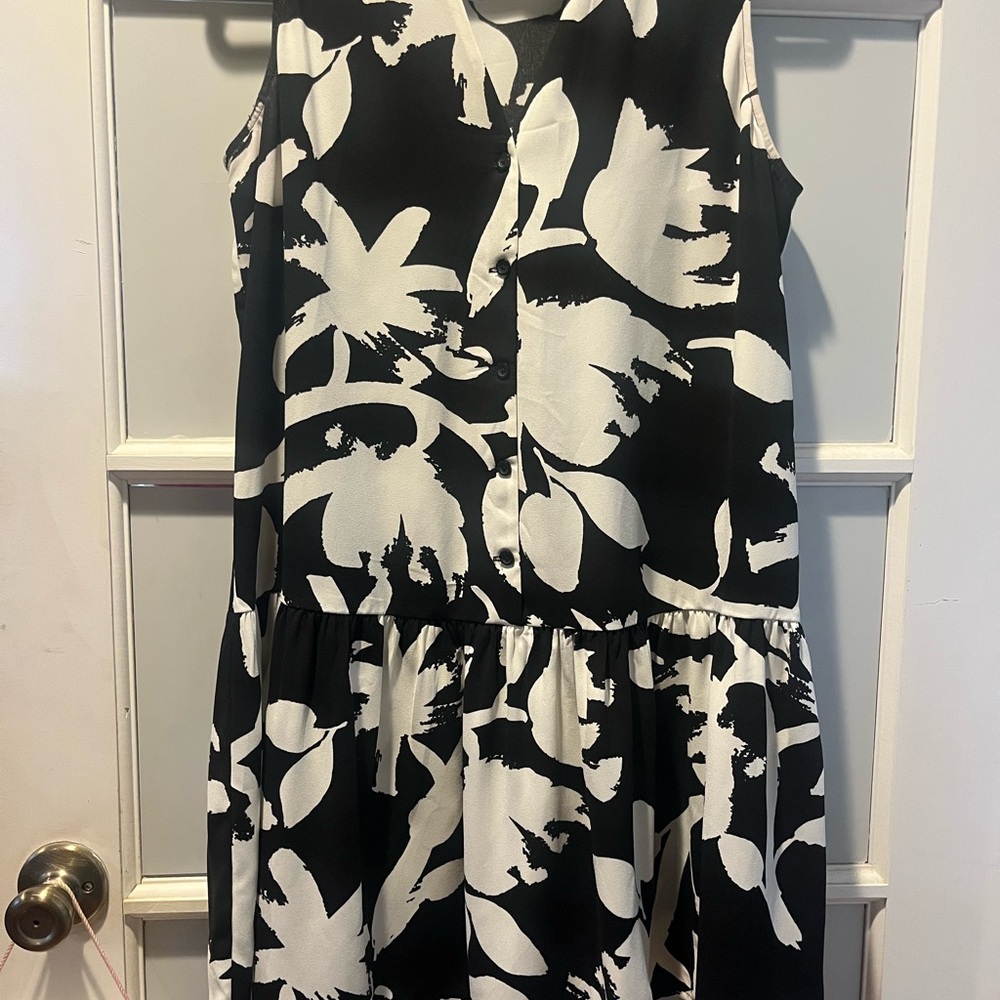 Black and White Floral Lightweight Dress